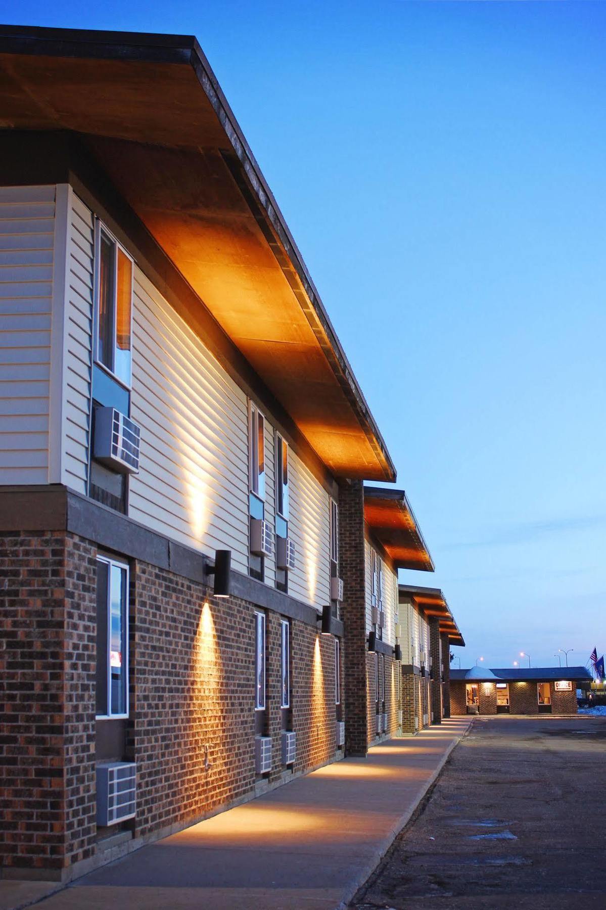 Sunlac Inn Девилс Лейк Екстериор снимка
