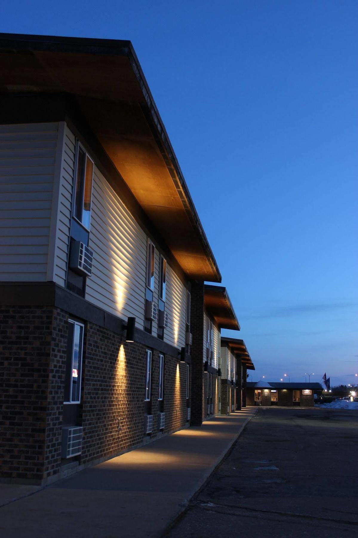 Sunlac Inn Девилс Лейк Екстериор снимка